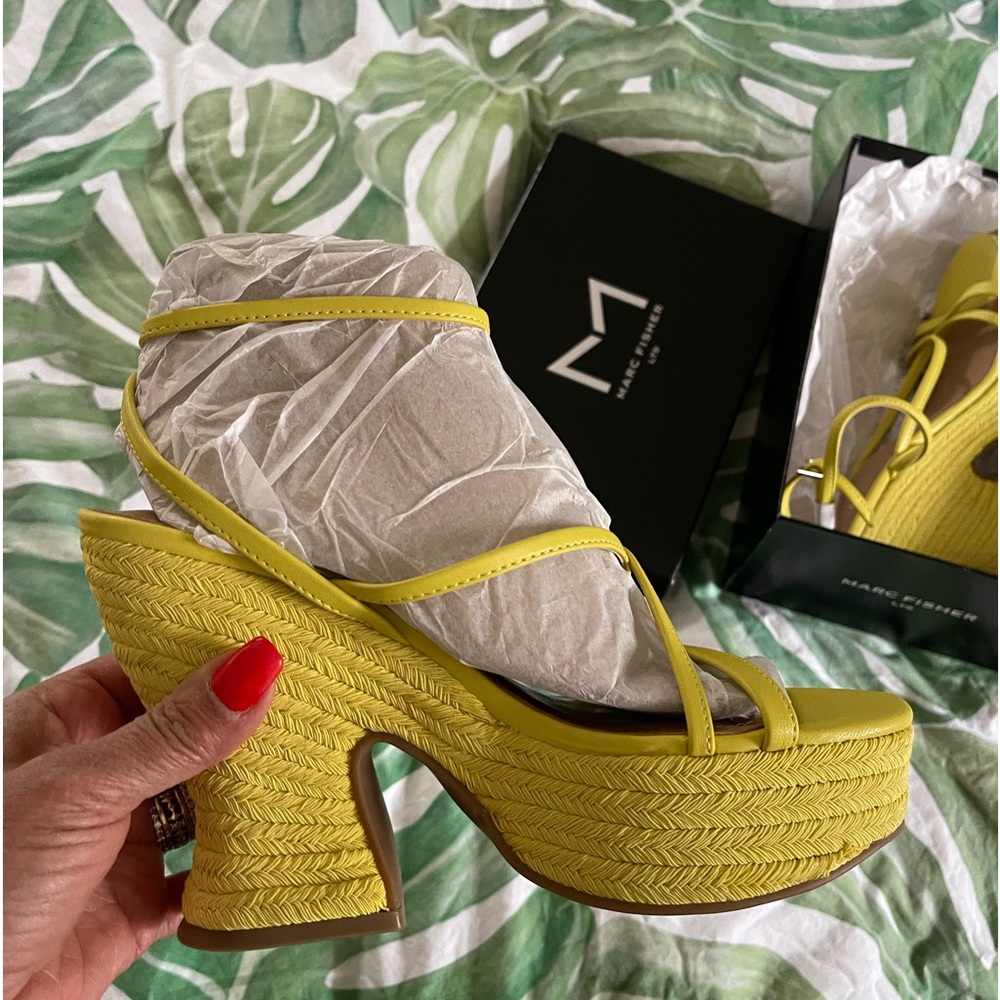 the Marc Fisher LTD Fetch is a retro inspired espadrille platform sandal NWT